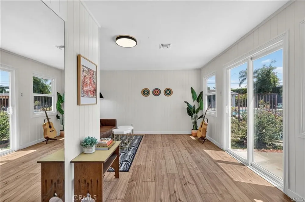 17061 Parthenia St Sherwood Forest, CA 91325