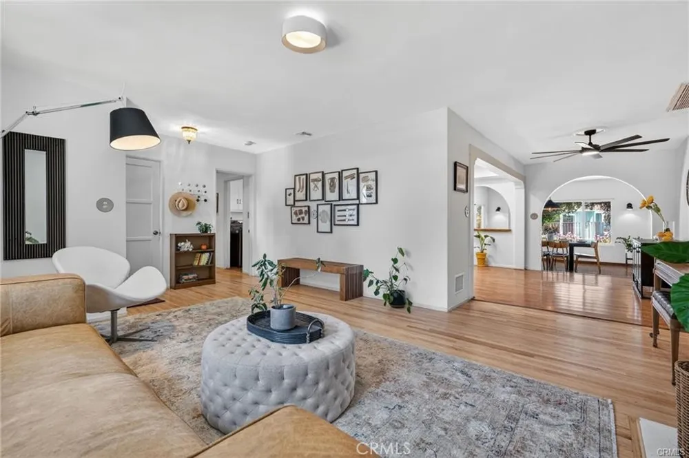 17061 Parthenia St Sherwood Forest, CA 91325