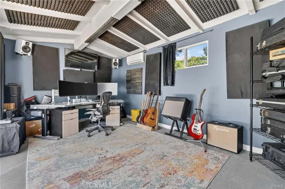 17061 Parthenia St Sherwood Forest, CA 91325