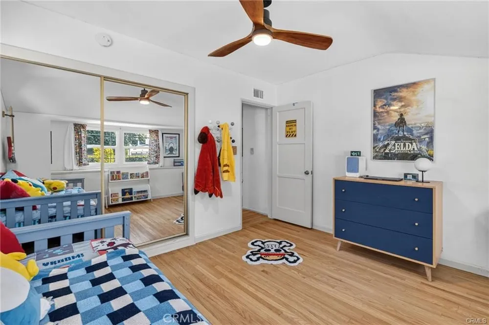 17061 Parthenia St Sherwood Forest, CA 91325