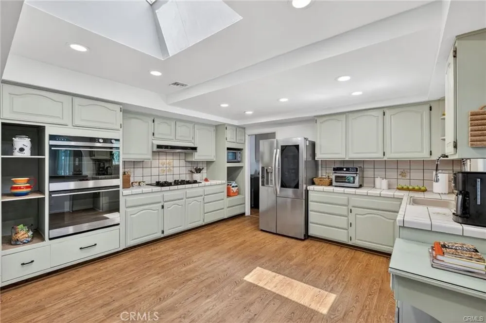 17061 Parthenia St Sherwood Forest, CA 91325