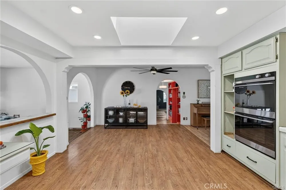 17061 Parthenia St Sherwood Forest, CA 91325