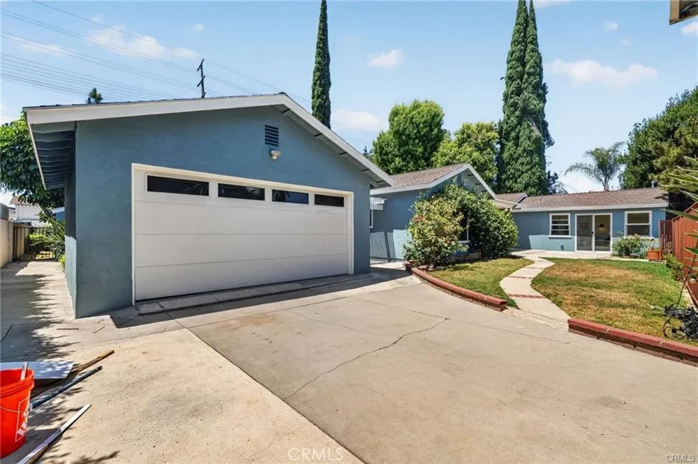 17061 Parthenia St Sherwood Forest, CA 91325