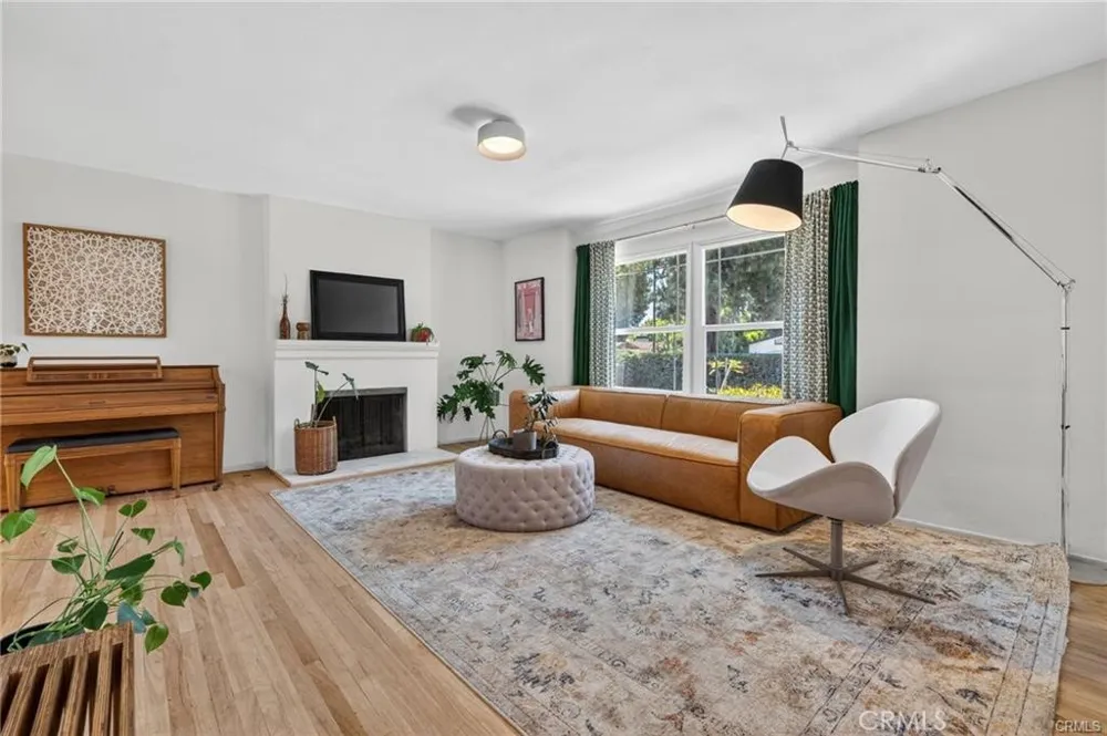 17061 Parthenia St Sherwood Forest, CA 91325