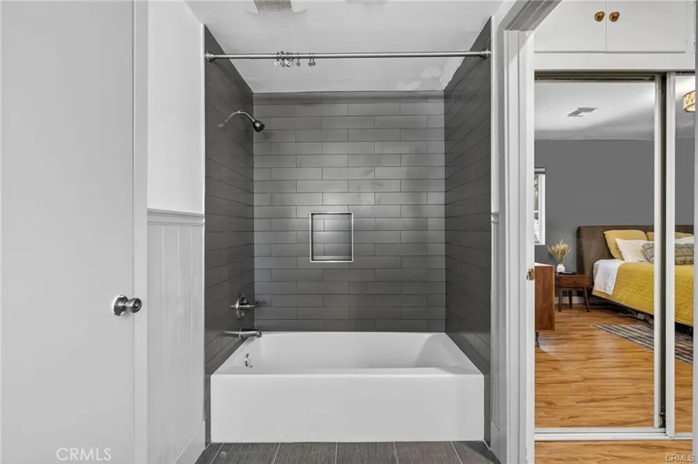 17061 Parthenia St Sherwood Forest, CA 91325