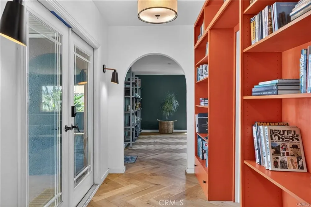 17061 Parthenia St Sherwood Forest, CA 91325