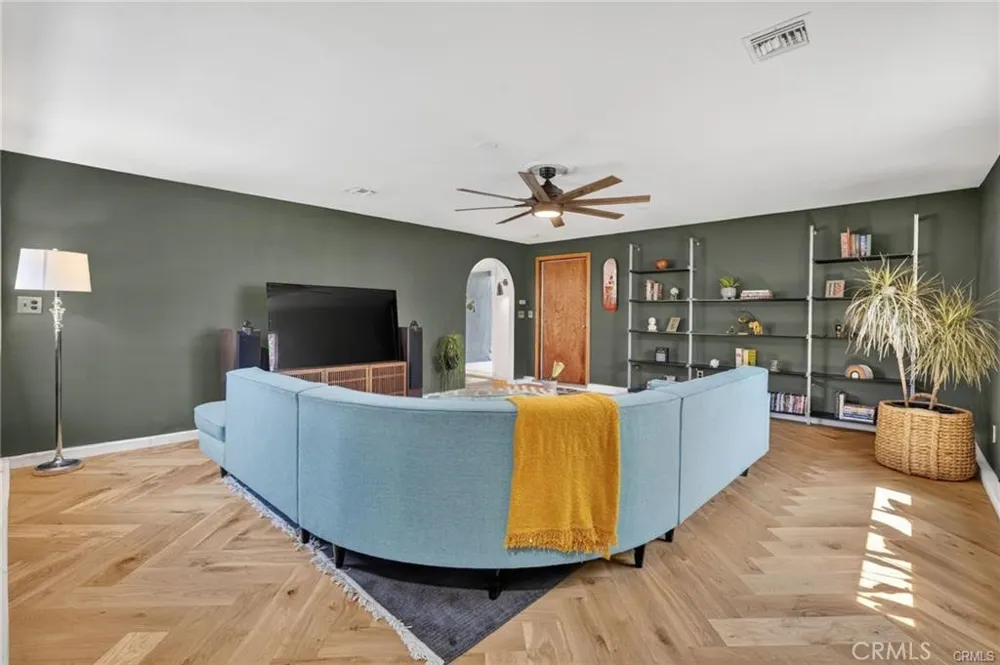 17061 Parthenia St Sherwood Forest, CA 91325