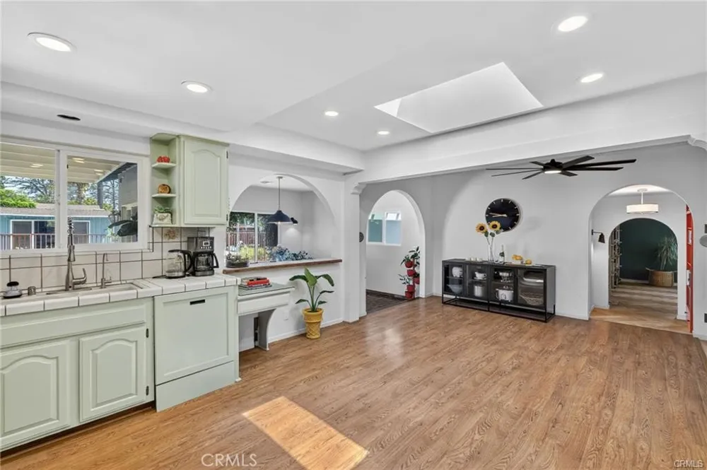 17061 Parthenia St Sherwood Forest, CA 91325