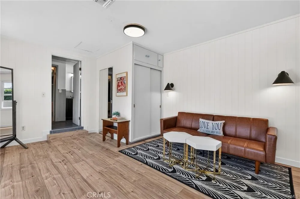 17061 Parthenia St Sherwood Forest, CA 91325
