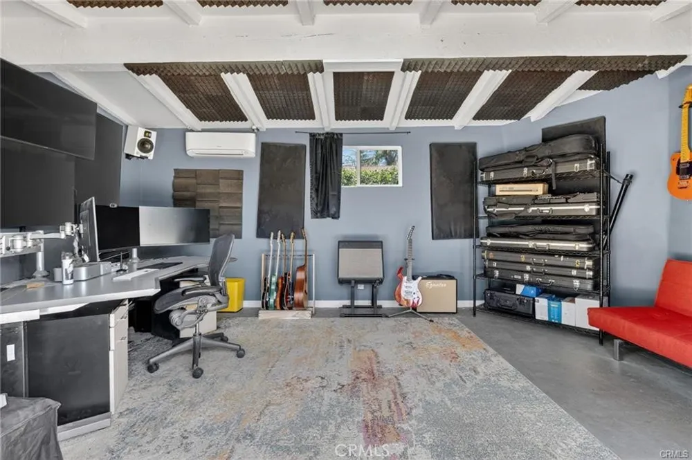 17061 Parthenia St Sherwood Forest, CA 91325