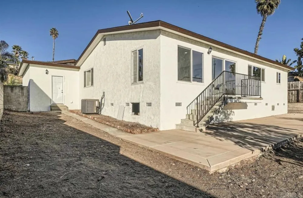 6873 Airoso Avenue Del Cerro, CA 92120