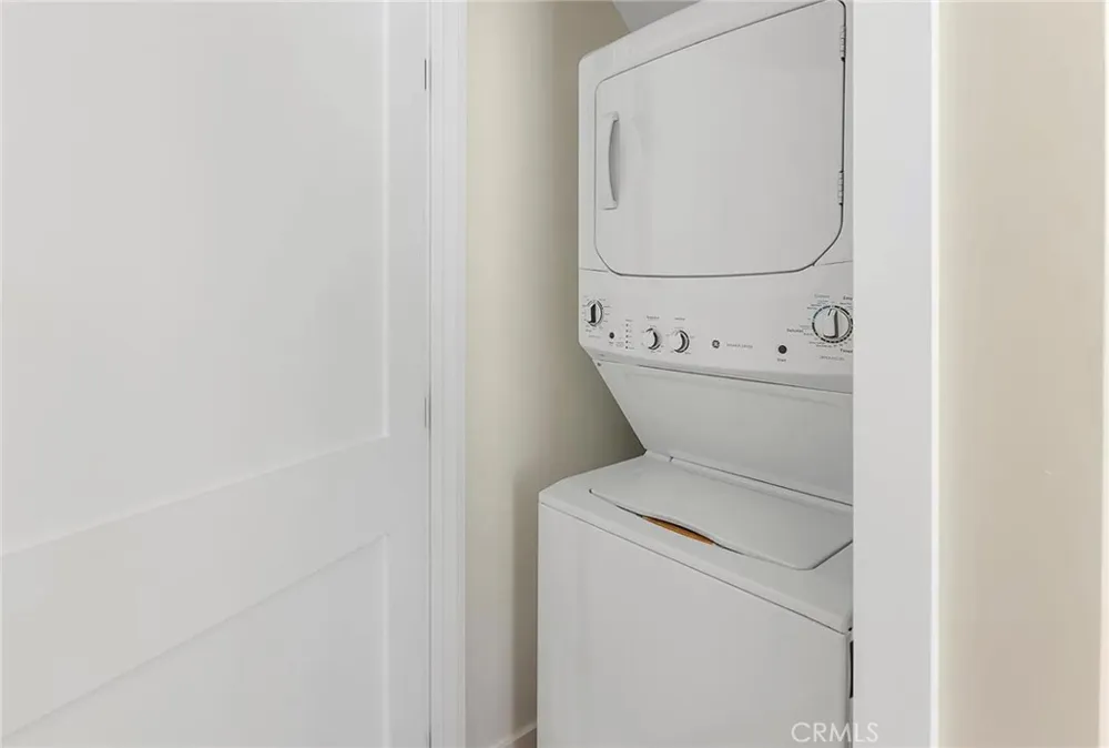 1237 E 1st #8 Long Beach, CA 90802