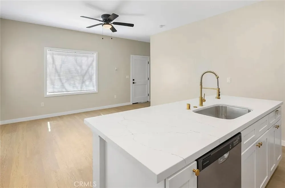 1237 E 1st #8 Long Beach, CA 90802
