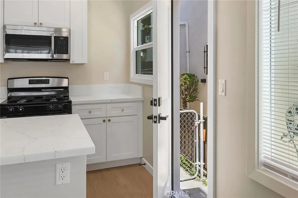 1237 E 1st #8 Long Beach, CA 90802