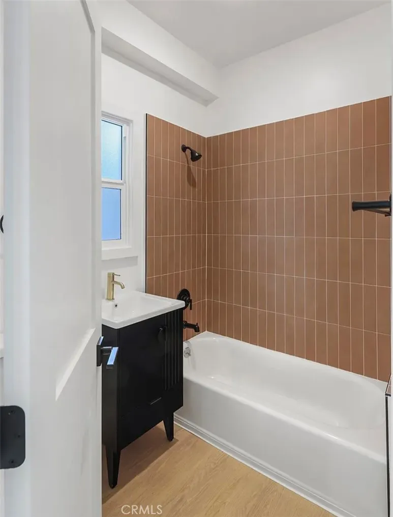 1237 E 1st #8 Long Beach, CA 90802