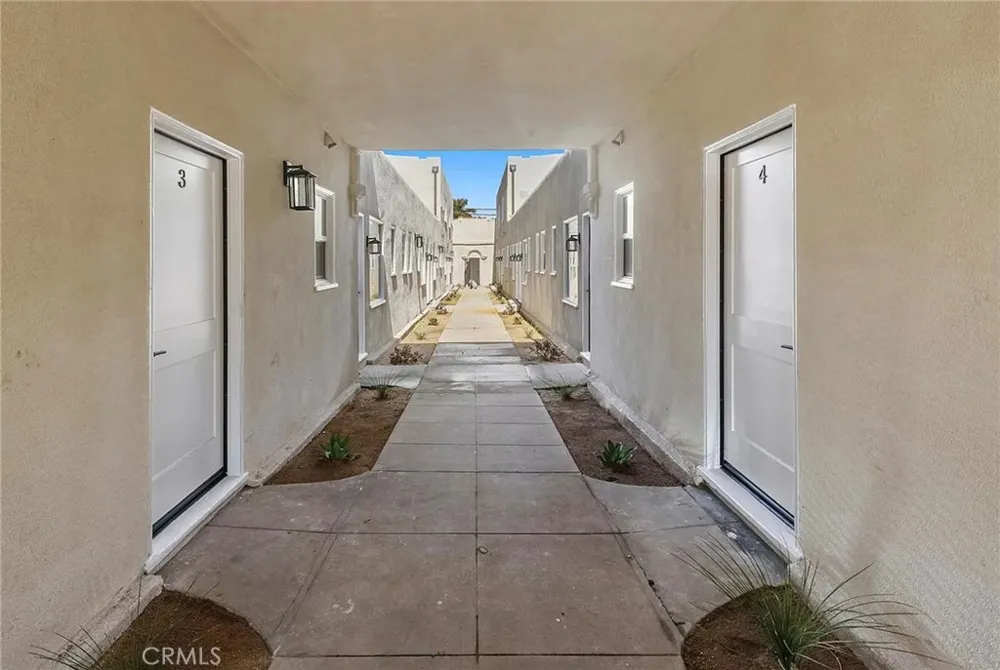 1237 E 1st #1 Long Beach, CA 90802