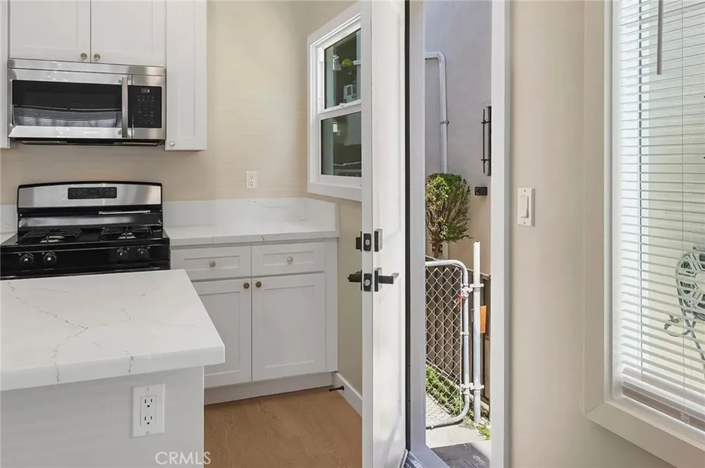 1237 E 1st #1 Long Beach, CA 90802