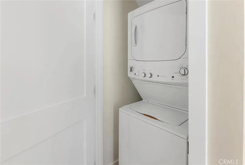 1237 E 1st #1 Long Beach, CA 90802