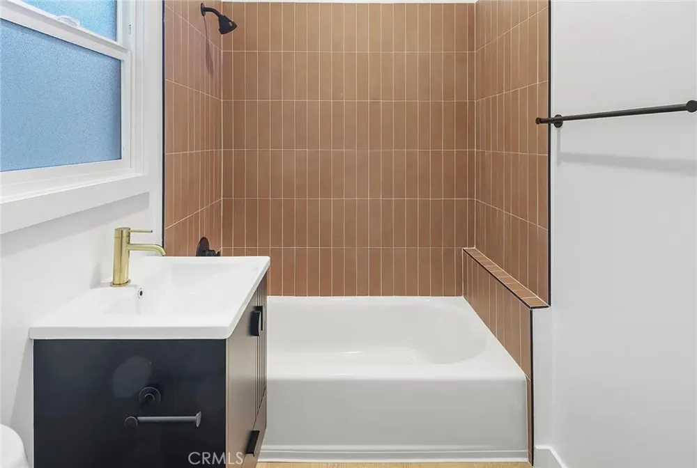 1237 E 1st #1 Long Beach, CA 90802