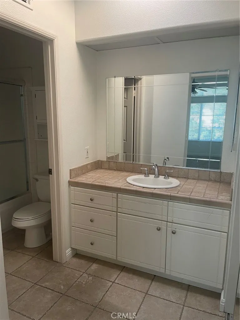 8212 E Oak Ridge Anaheim Hills, CA 92808