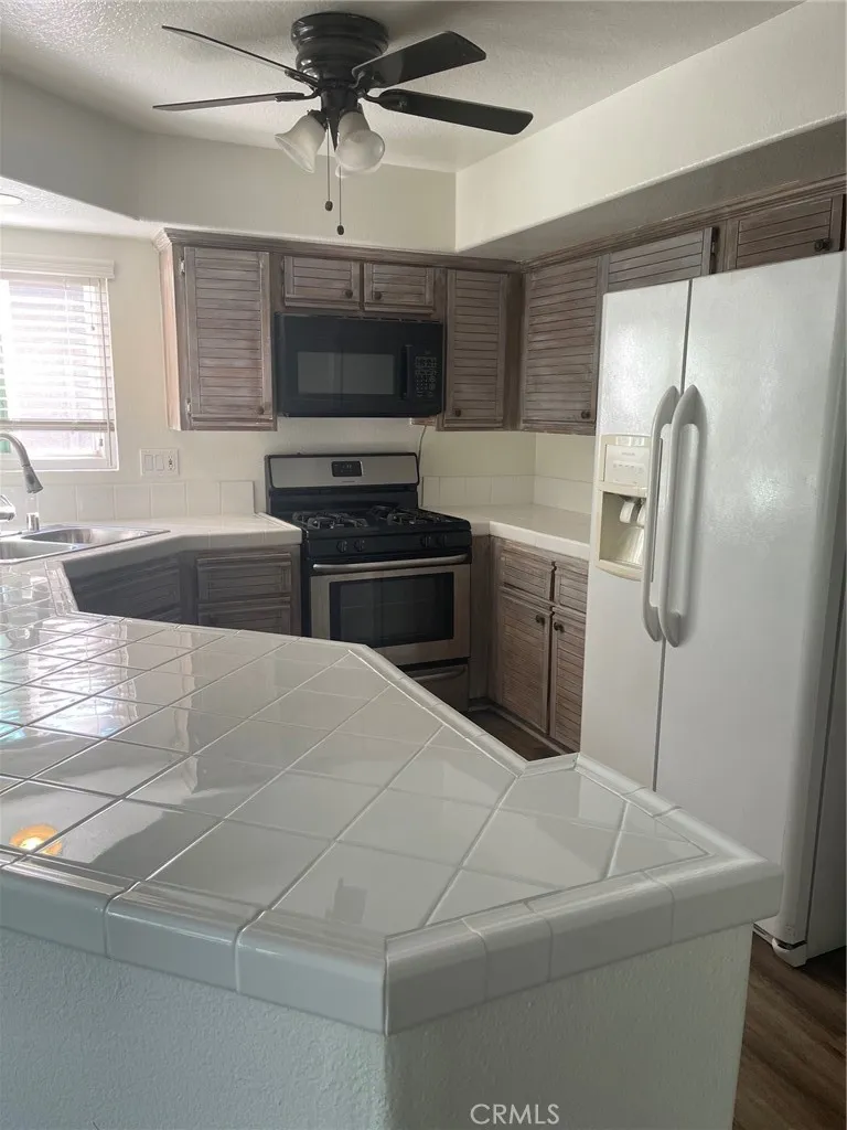 8212 E Oak Ridge Anaheim Hills, CA 92808