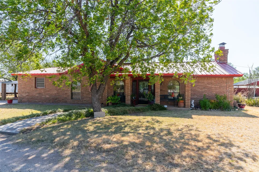 311 S Berthelot Street Stamford, TX 79553