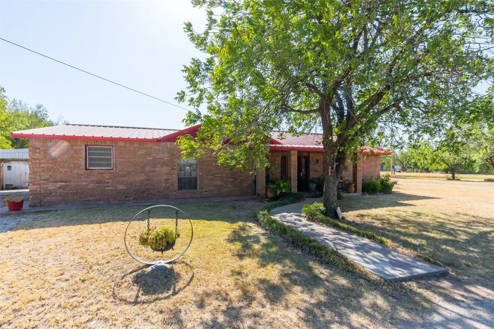 311 S Berthelot Street Stamford, TX 79553