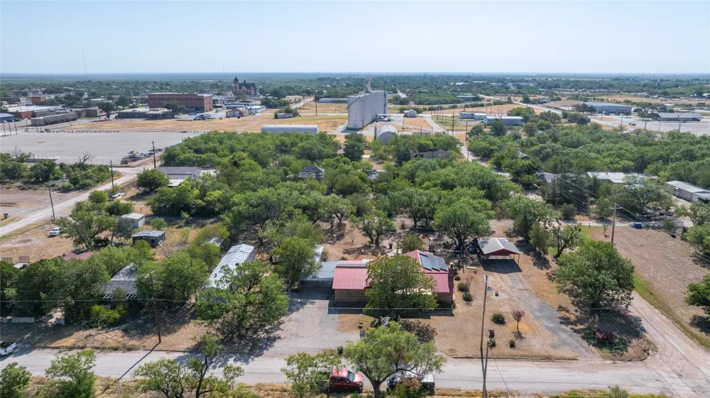311 S Berthelot Street Stamford, TX 79553