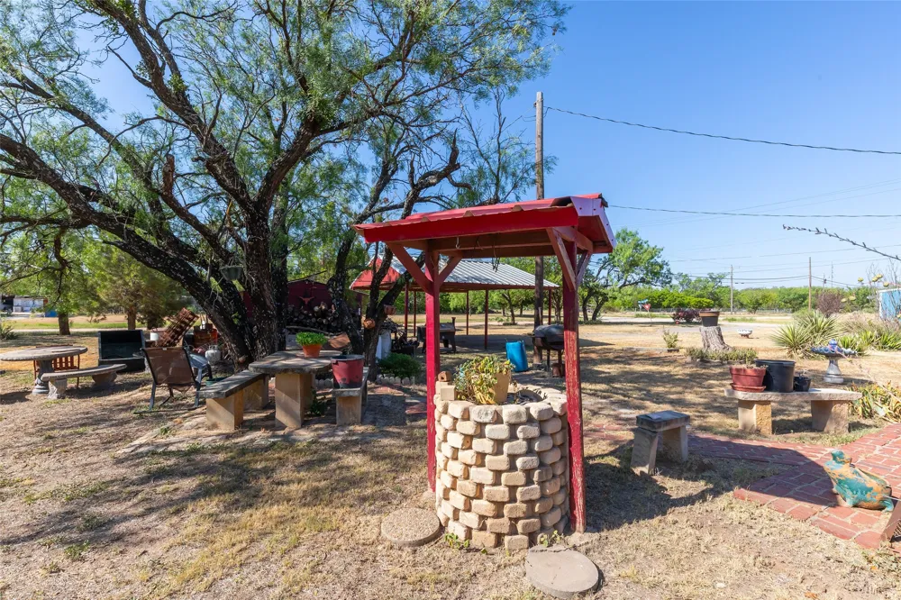 311 S Berthelot Street Stamford, TX 79553