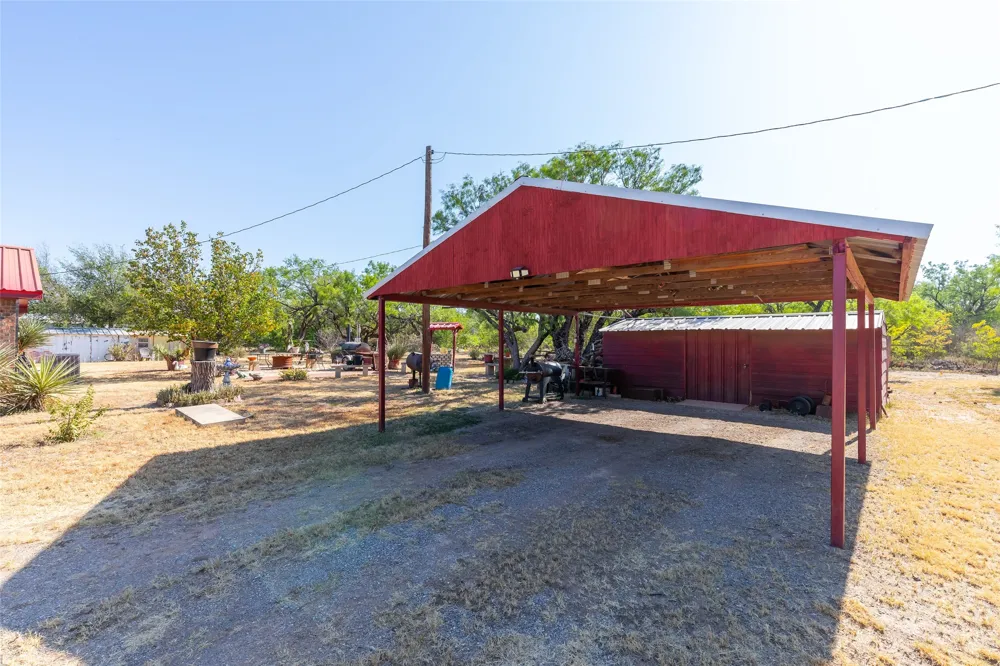 311 S Berthelot Street Stamford, TX 79553