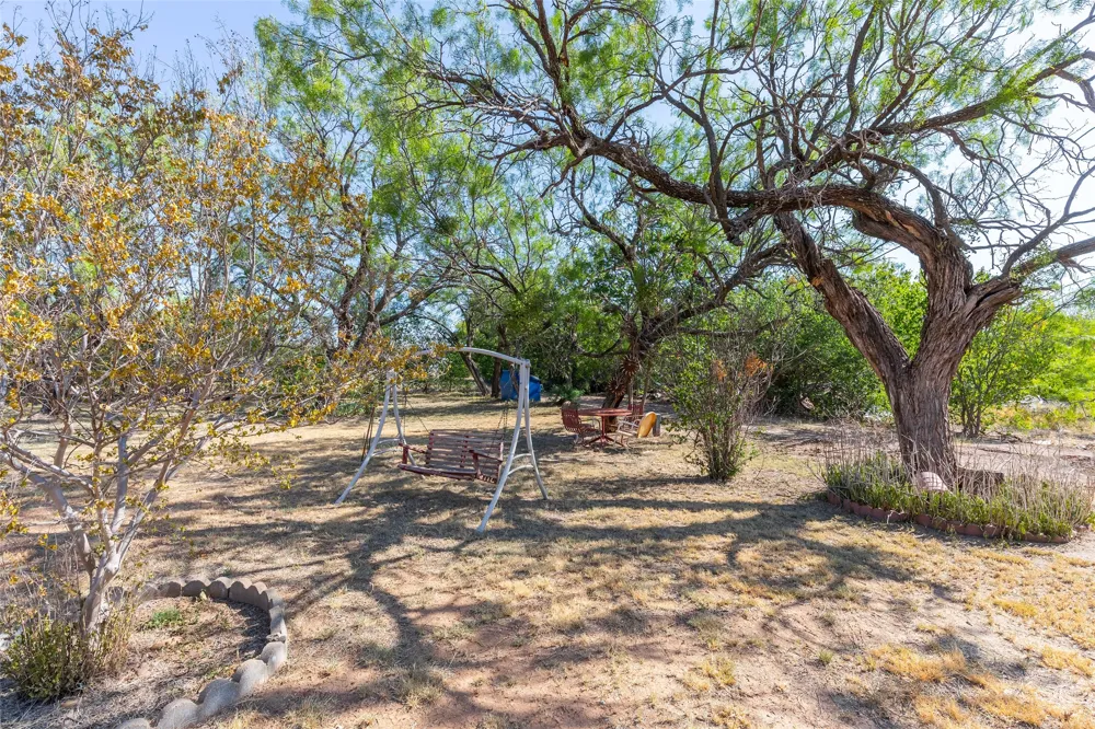 311 S Berthelot Street Stamford, TX 79553