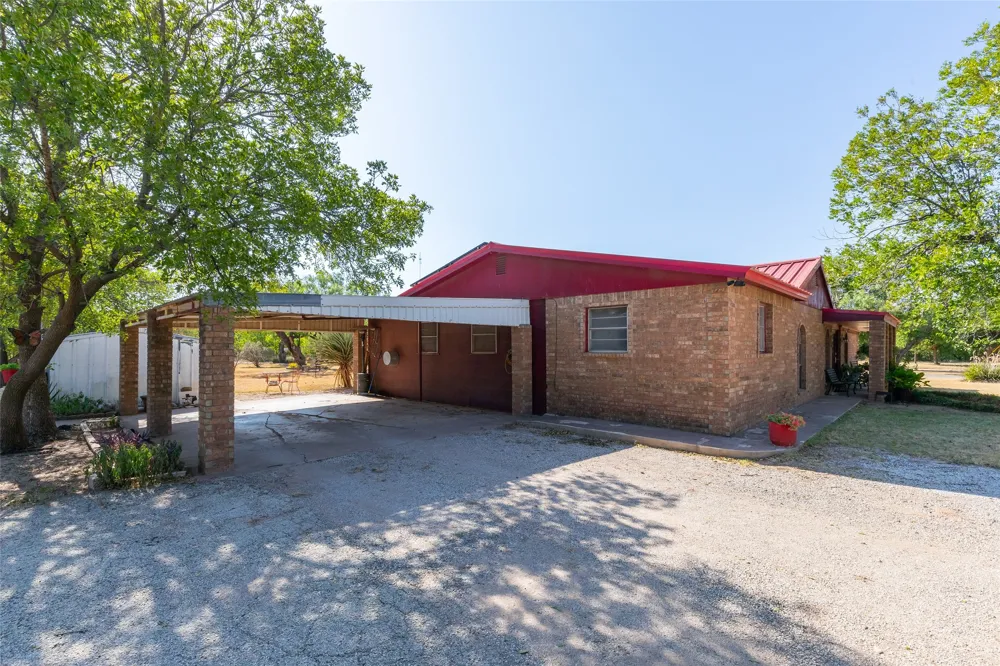 311 S Berthelot Street Stamford, TX 79553