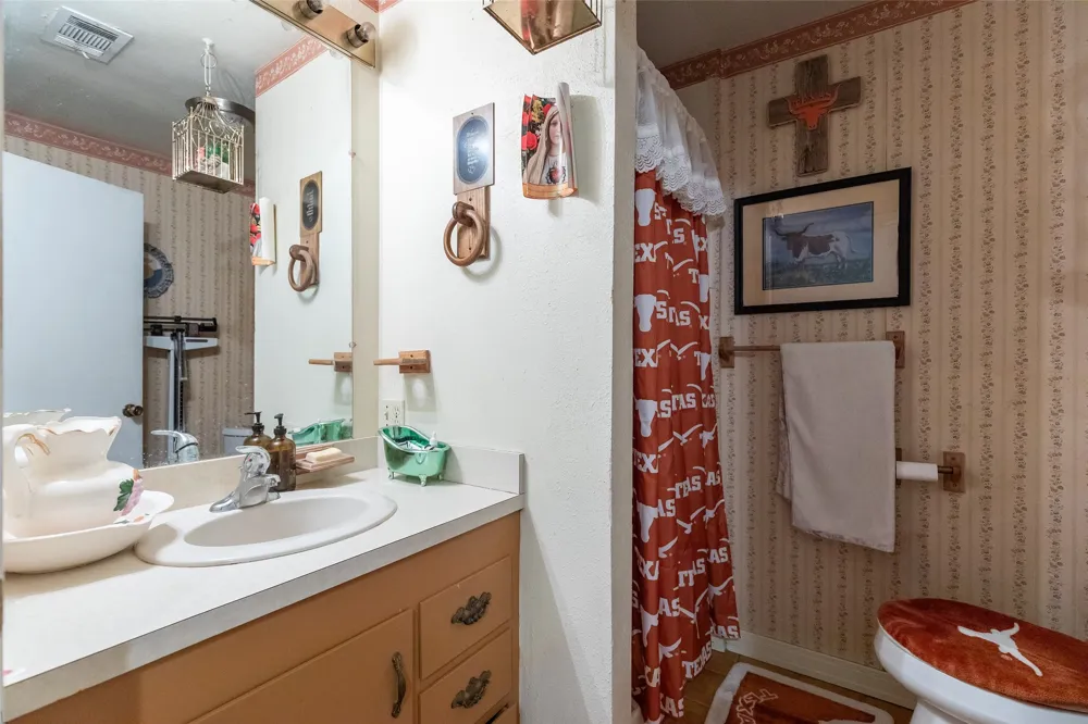 311 S Berthelot Street Stamford, TX 79553