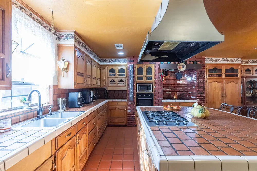 311 S Berthelot Street Stamford, TX 79553