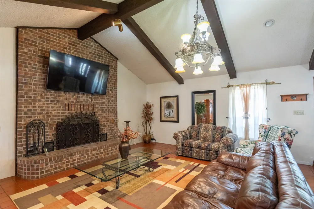 311 S Berthelot Street Stamford, TX 79553