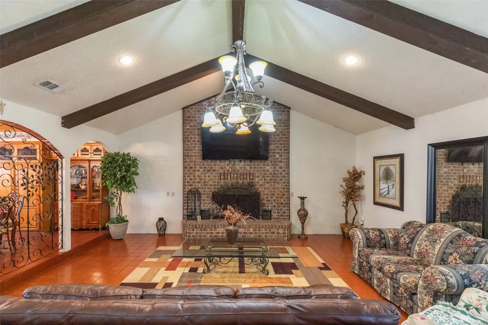 311 S Berthelot Street Stamford, TX 79553