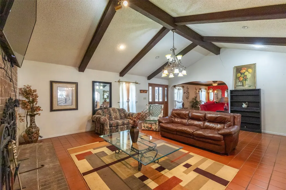 311 S Berthelot Street Stamford, TX 79553