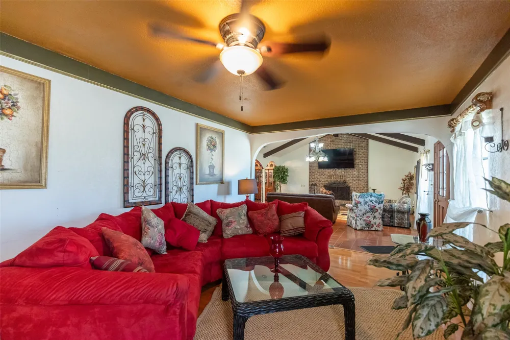 311 S Berthelot Street Stamford, TX 79553