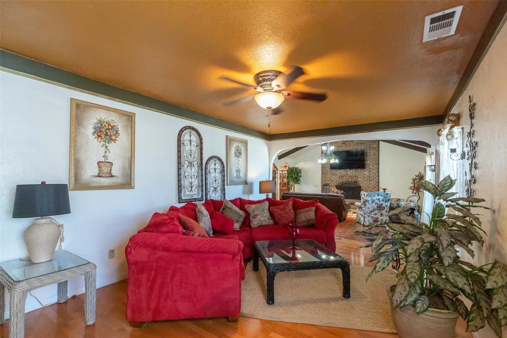 311 S Berthelot Street Stamford, TX 79553