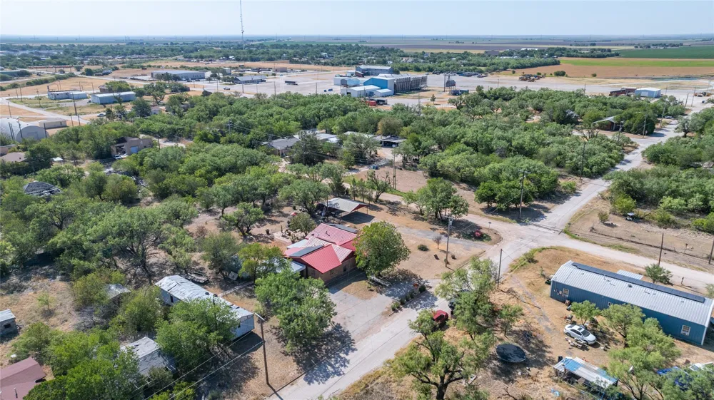 311 S Berthelot Street Stamford, TX 79553