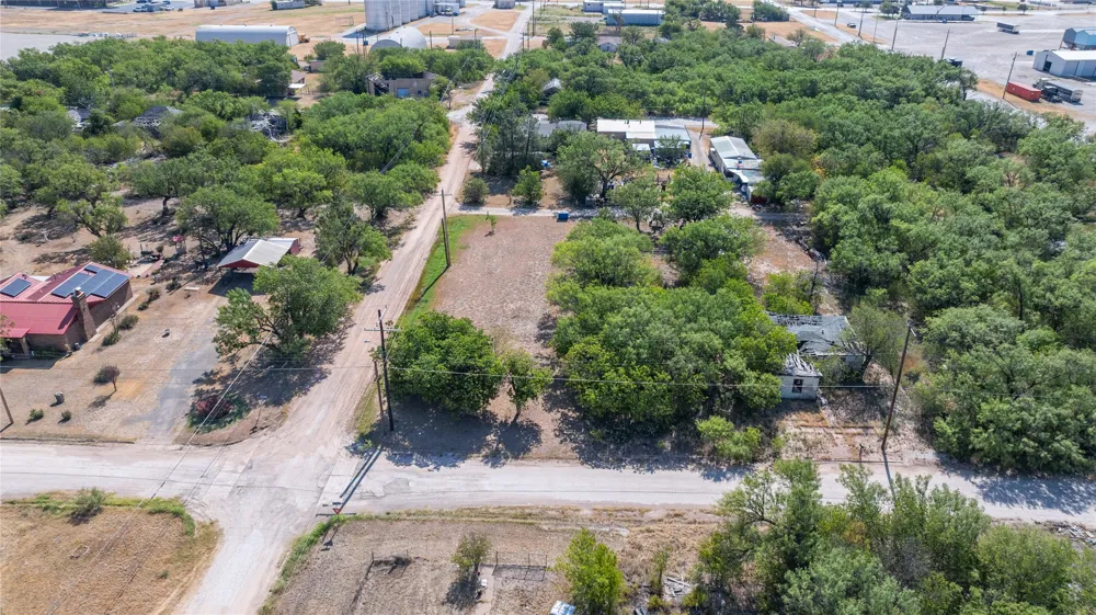 311 S Berthelot Street Stamford, TX 79553