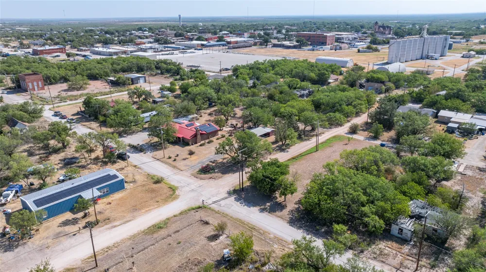 311 S Berthelot Street Stamford, TX 79553