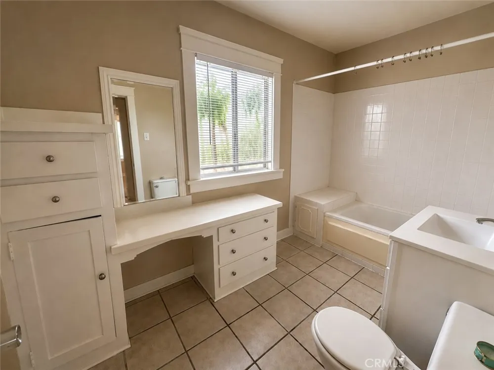 410 E Eagle Street Long Beach, CA 90806