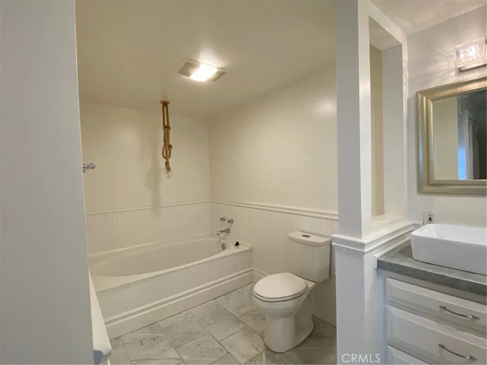 1740 Malcolm #201 Los Angeles, CA 90024