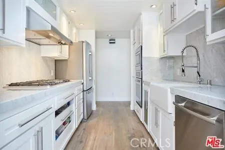 1740 Malcolm #201 Los Angeles, CA 90024