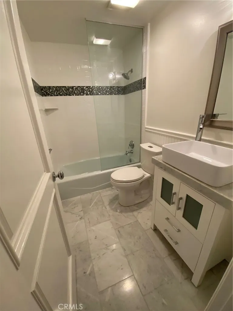 1740 Malcolm #201 Los Angeles, CA 90024