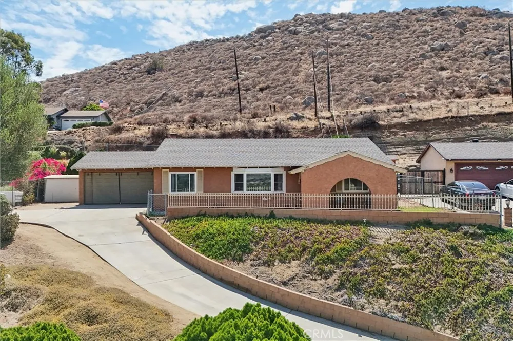 5435 Pinto Jurupa Valley, CA 92509