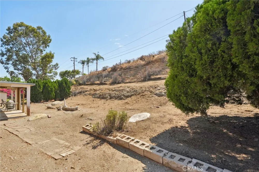 5435 Pinto Jurupa Valley, CA 92509