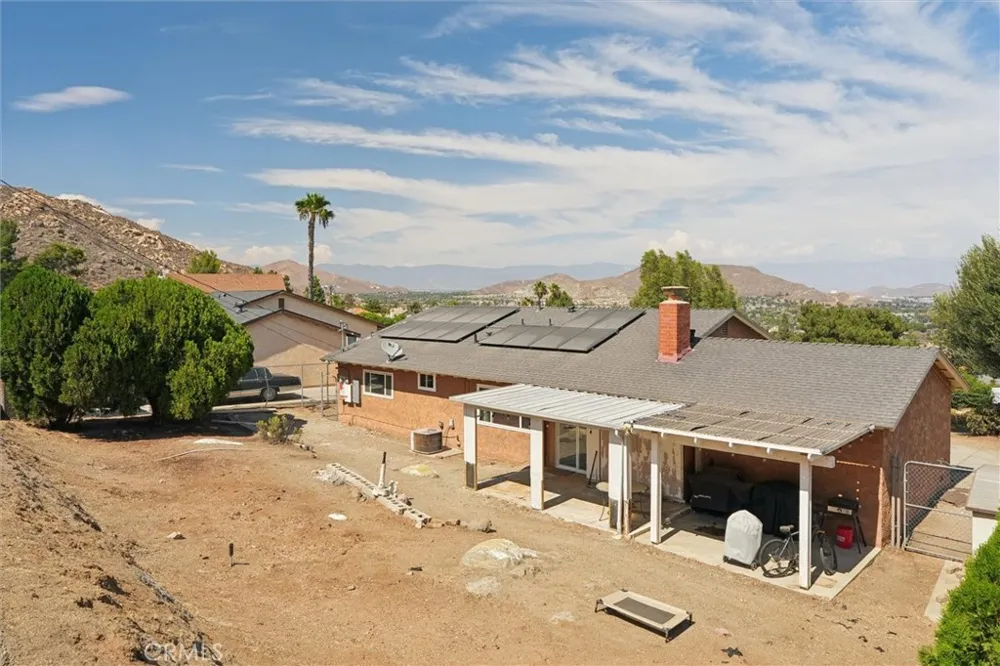5435 Pinto Jurupa Valley, CA 92509