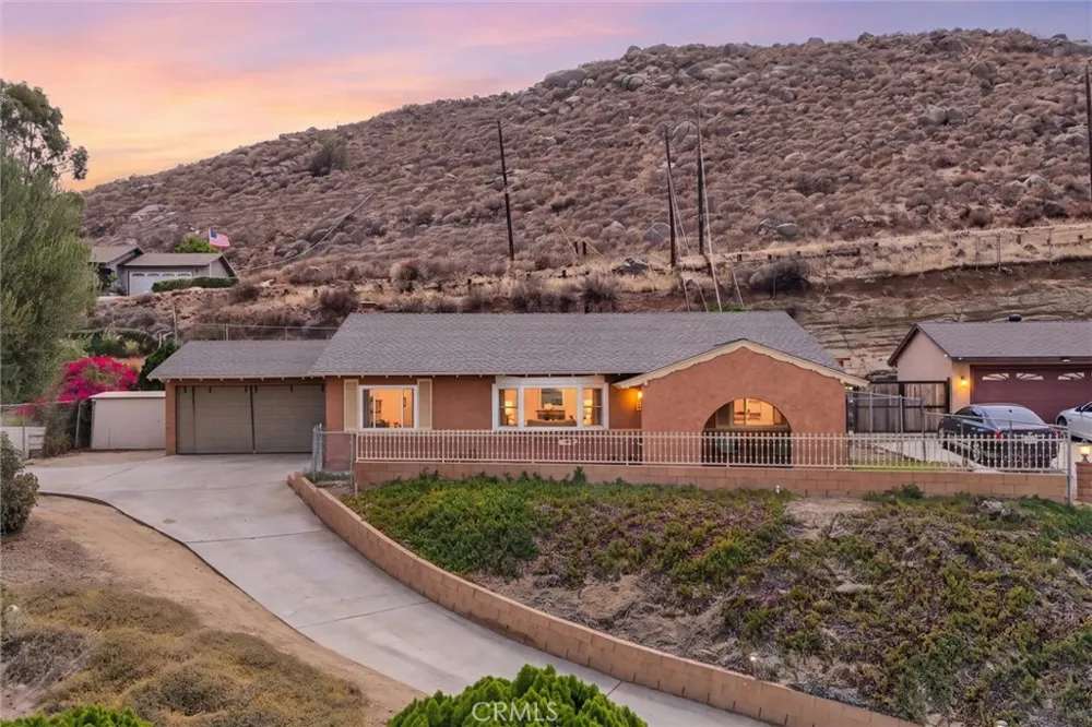 5435 Pinto Jurupa Valley, CA 92509
